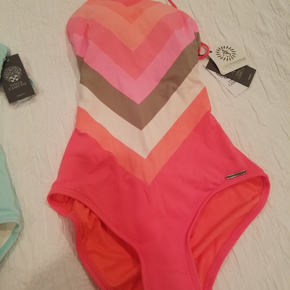 Vince Camuto Cute one piece swimsuit